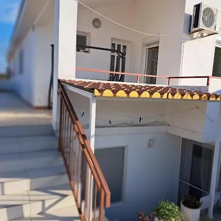 Jele Ii Apartment